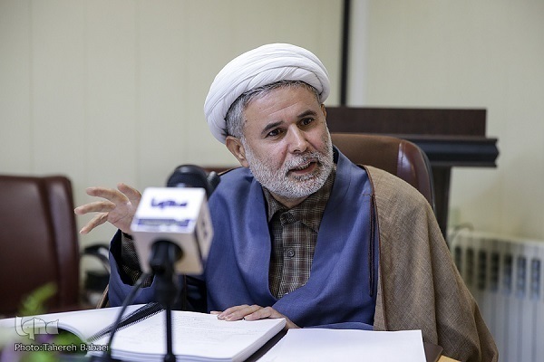 کافران را به دوستی نگیرید