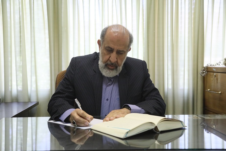 محمدرضا فریدونی، مدیر کانون دعاپژوهی صادقین و عضو هيئت علمی گروه الهیات دانشگاه بوعلی سینا همدان