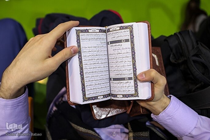 کارگران در کنار کار و تلاش، باید با مفاهیم قرآن نیز آشنا باشند