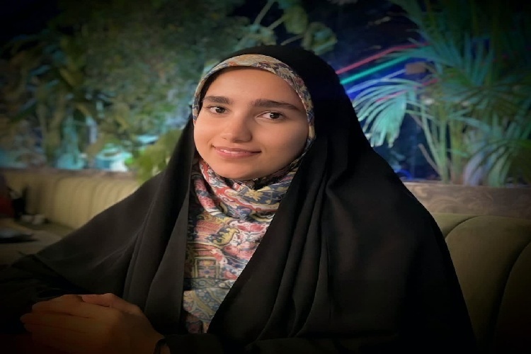ملیکا فتحی، حافظ قرآن و دانشجوی رشته پزشکی