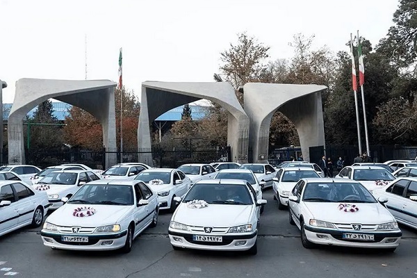 صحنه‌ای از عشق و امید در قلب انقلاب