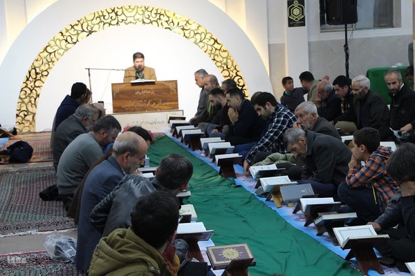 محفل انس باقرآن همزمان با ایام دهه فجر در ملایر