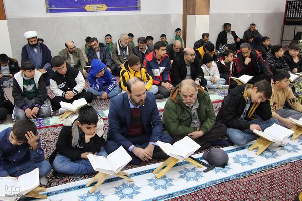 محفل انس باقرآن همزمان با ایام دهه فجر در ملایر