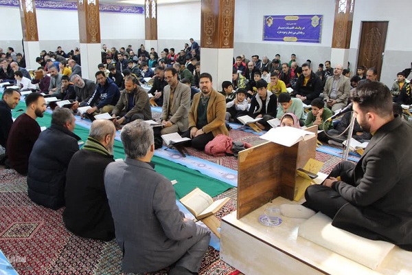 محفل انس باقرآن همزمان با ایام دهه فجر در ملایر