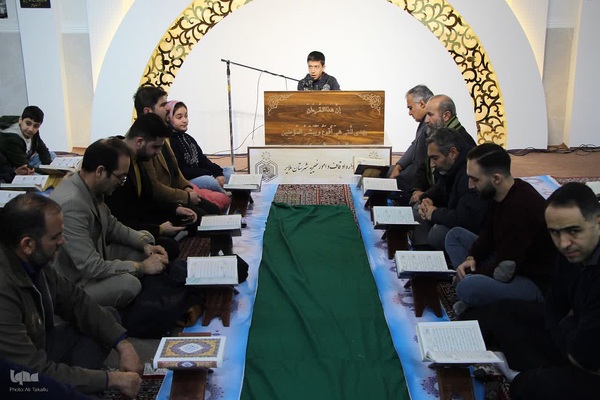 محفل انس باقرآن همزمان با ایام دهه فجر در ملایر