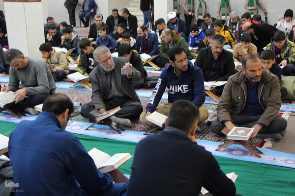 محفل انس باقرآن همزمان با ایام دهه فجر در ملایر