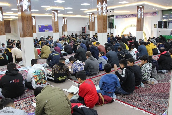 محفل انس باقرآن همزمان با ایام دهه فجر در ملایر