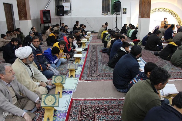 محفل انس باقرآن همزمان با ایام دهه فجر در ملایر