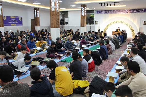 محفل انس باقرآن همزمان با ایام دهه فجر در ملایر