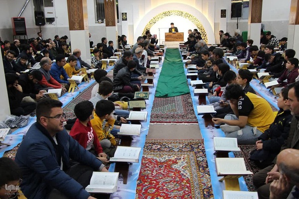 محفل انس باقرآن همزمان با ایام دهه فجر در ملایر