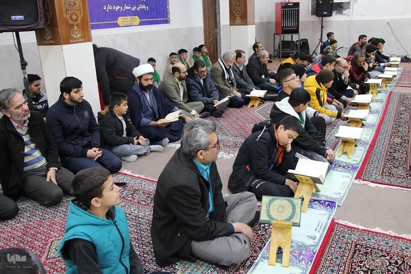 محفل انس باقرآن همزمان با ایام دهه فجر در ملایر