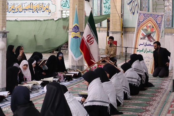 یازدهمین محفل انس با قرآن طرح شهید محمودی در ملایر