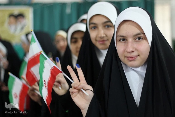 حضور حماسه ساز و پرشور ملایری ها در پای صندوق های رأی‎