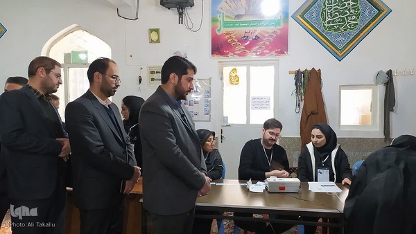 حضور حماسه ساز و پرشور ملایری ها در پای صندوق های رأی‎