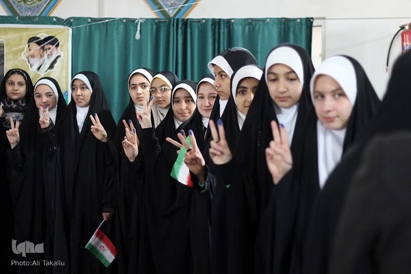 حضور حماسه ساز و پرشور ملایری ها در پای صندوق های رأی‎