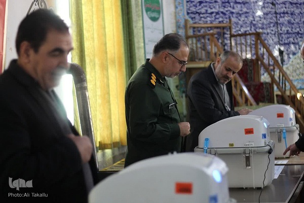 حضور حماسه ساز و پرشور ملایری ها در پای صندوق های رأی‎