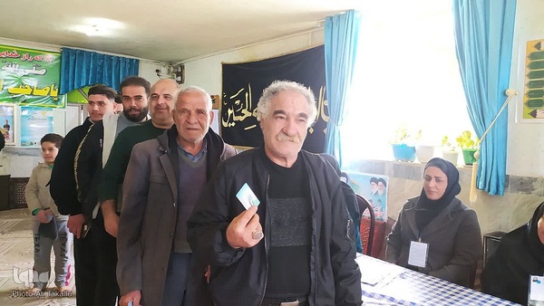 حضور حماسه ساز و پرشور ملایری ها در پای صندوق های رأی‎