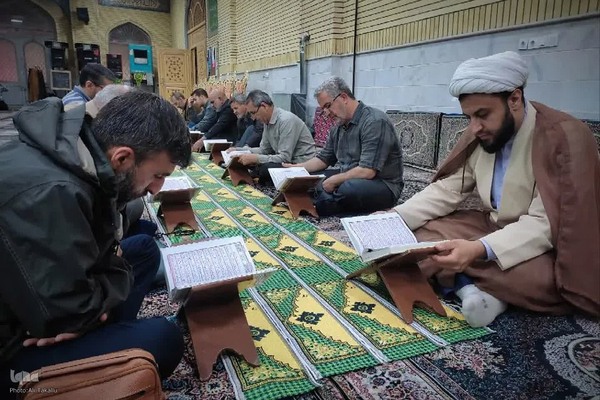 کرسی تلاوت قرآن به مناسبت هفتمین روزشهادت شهیدان خدمت در ملایر‎