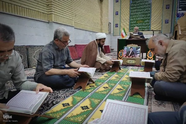 کرسی تلاوت قرآن به مناسبت هفتمین روزشهادت شهیدان خدمت در ملایر‎