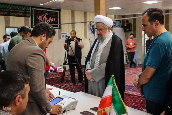 حضور حماسه ای ملایری‌ها در پای صندوق‌های رای‎