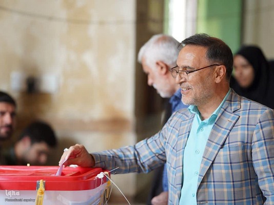 حماسه حضور مردم ولایتمدار ملایر در میدان تکلیف