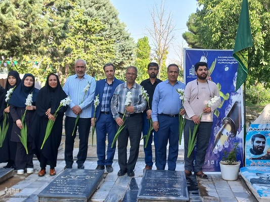 تجدید میثاق خبرنگاران و غبارروبی گلزار شهدای ملایر