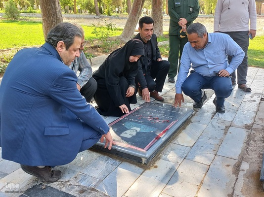 تجدید میثاق خبرنگاران و غبارروبی گلزار شهدای ملایر