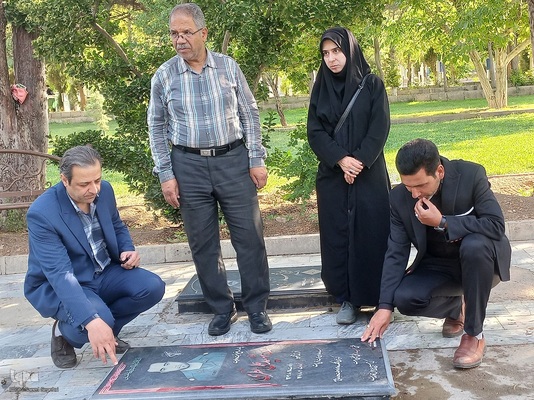 تجدید میثاق خبرنگاران و غبارروبی گلزار شهدای ملایر