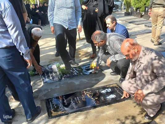 تجدید میثاق خبرنگاران و غبارروبی گلزار شهدای ملایر