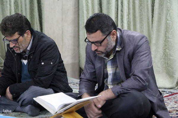 کرسی تلاوت قرآن کریم مناسبت ایام شهادت حضرت زهرا (س)