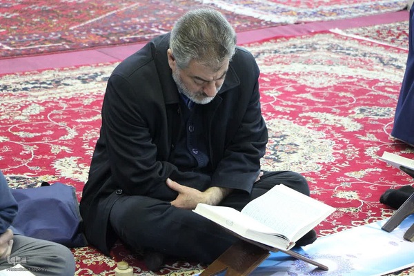 کرسی تلاوت قرآن کریم مناسبت ایام شهادت حضرت زهرا (س)