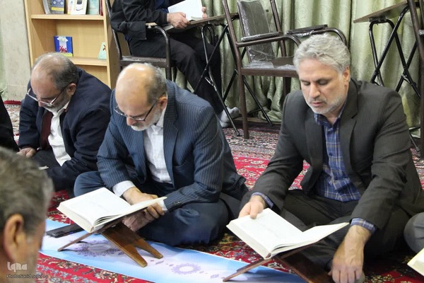 کرسی تلاوت قرآن کریم مناسبت ایام شهادت حضرت زهرا (س)