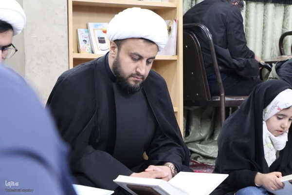 کرسی تلاوت قرآن کریم مناسبت ایام شهادت حضرت زهرا (س)