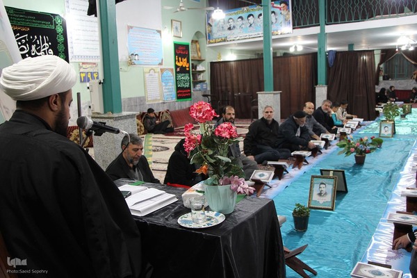 کرسی تلاوت قرآن به مناسبت ایام فاطمیه