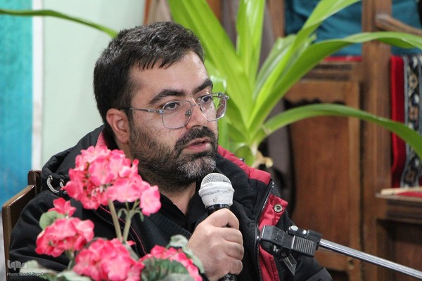 کرسی تلاوت قرآن به مناسبت ایام فاطمیه