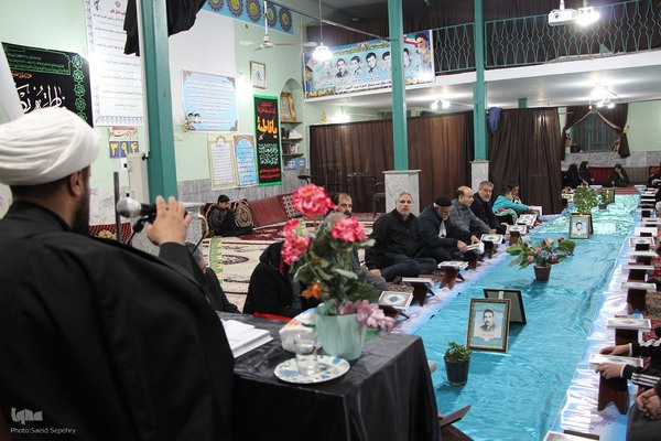 کرسی تلاوت قرآن به مناسبت ایام فاطمیه