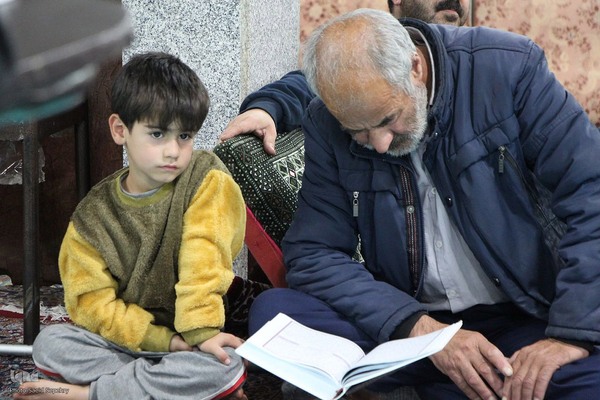 کرسی تلاوت قرآن به مناسبت ایام فاطمیه