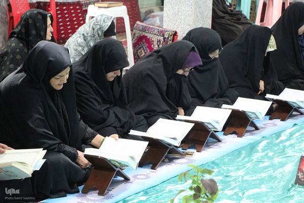 کرسی تلاوت قرآن به مناسبت ایام فاطمیه