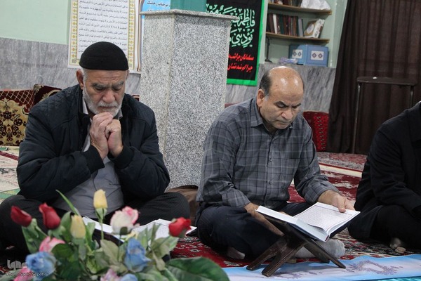 کرسی تلاوت قرآن به مناسبت ایام فاطمیه