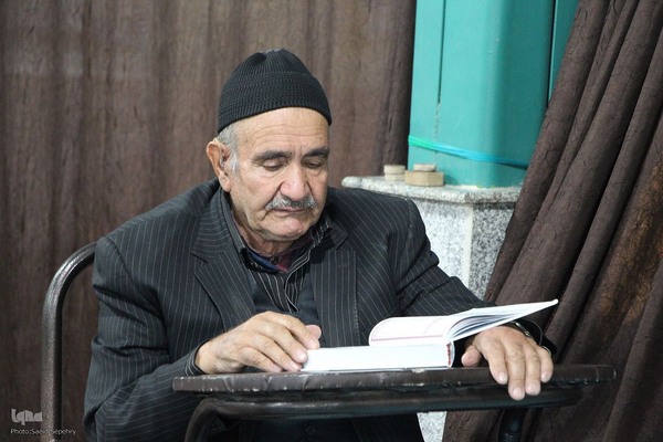 کرسی تلاوت قرآن به مناسبت ایام فاطمیه