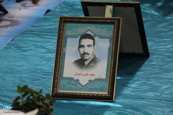 کرسی تلاوت قرآن به مناسبت ایام فاطمیه