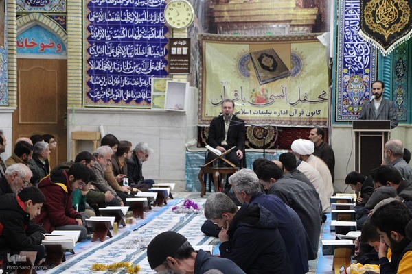 محفل انس با قرآن کریم به مناسبت فرارسیدن دهه فجر در ملایر