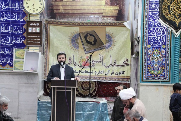 محفل انس با قرآن کریم به مناسبت فرارسیدن دهه فجر در ملایر