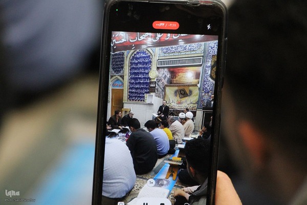 محفل انس با قرآن کریم به مناسبت فرارسیدن دهه فجر در ملایر