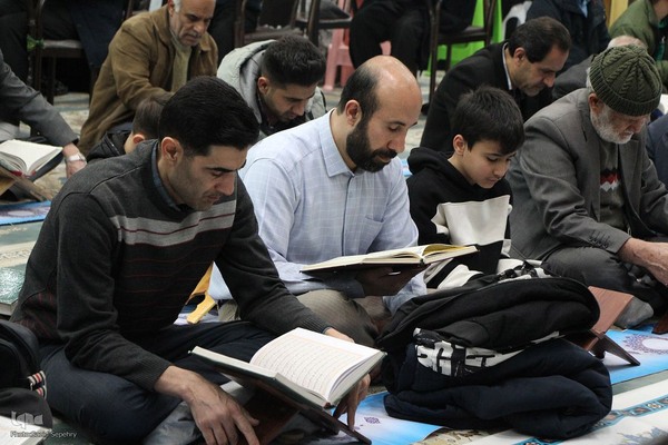 محفل انس با قرآن کریم به مناسبت فرارسیدن دهه فجر در ملایر