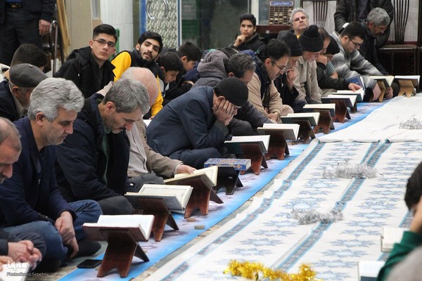 محفل انس با قرآن کریم به مناسبت فرارسیدن دهه فجر در ملایر