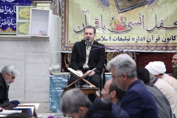 محفل انس با قرآن کریم به مناسبت فرارسیدن دهه فجر در ملایر