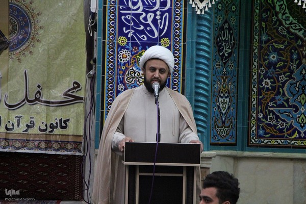 محفل انس با قرآن کریم به مناسبت فرارسیدن دهه فجر در ملایر