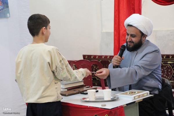 کرسی تلاوت قرآن در روستای آورزمان ملایر