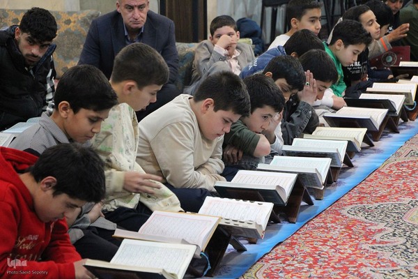 کرسی تلاوت قرآن در روستای آورزمان ملایر